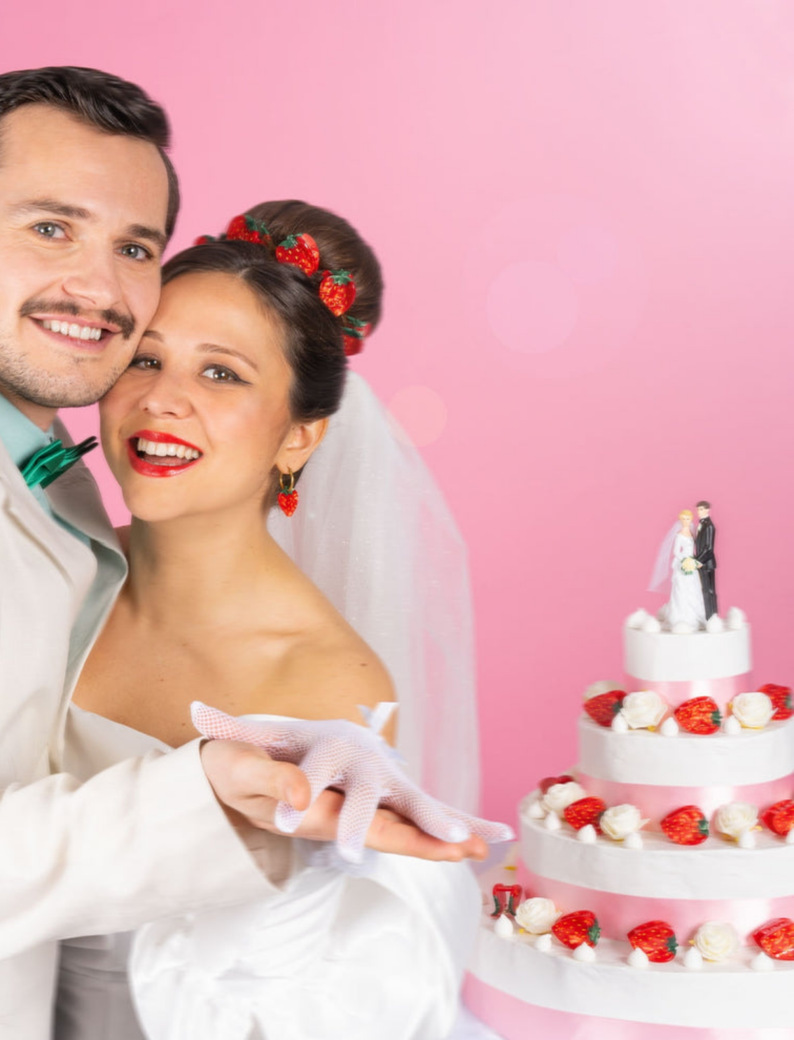 זוג עגילים תלויים Strawberry