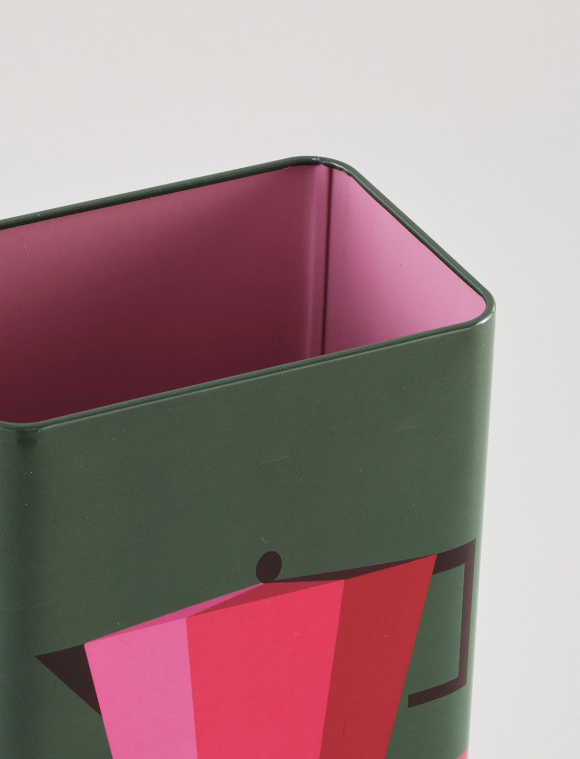 קופסת פח Still Life