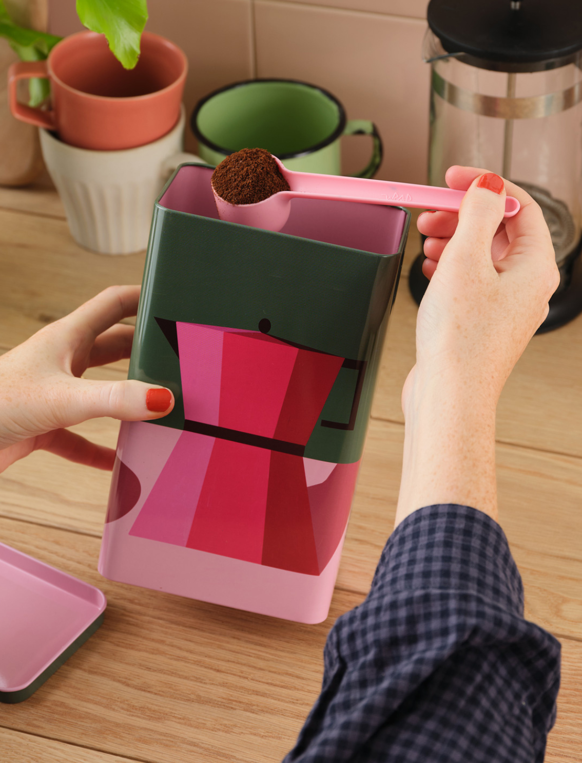 קופסת פח Still Life