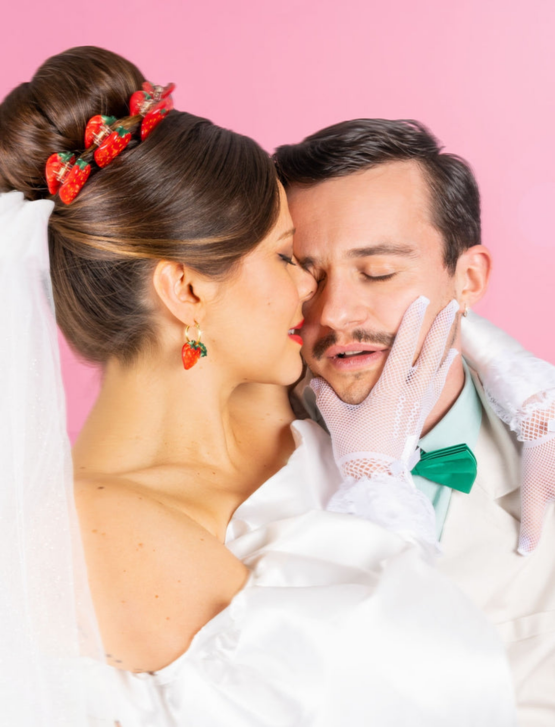 זוג עגילים תלויים Strawberry