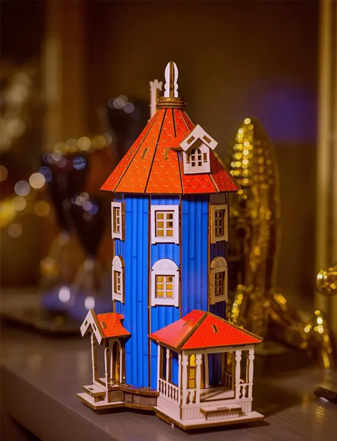 מנורת עץ להרכבה Moomin House