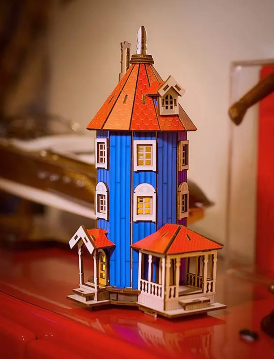 מנורת עץ להרכבה Moomin House