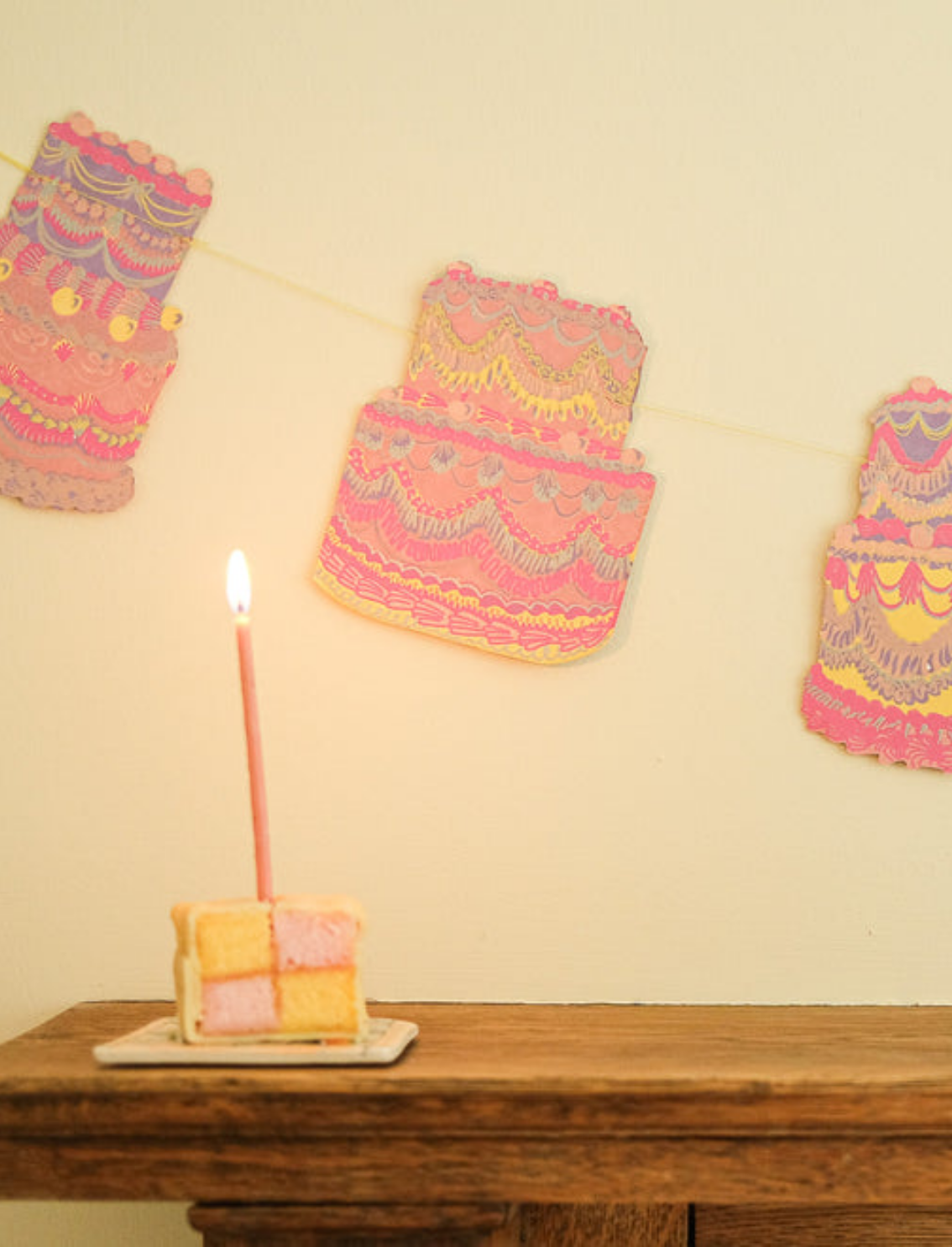 גרילנדת נייר תפורה Celebration Cakes