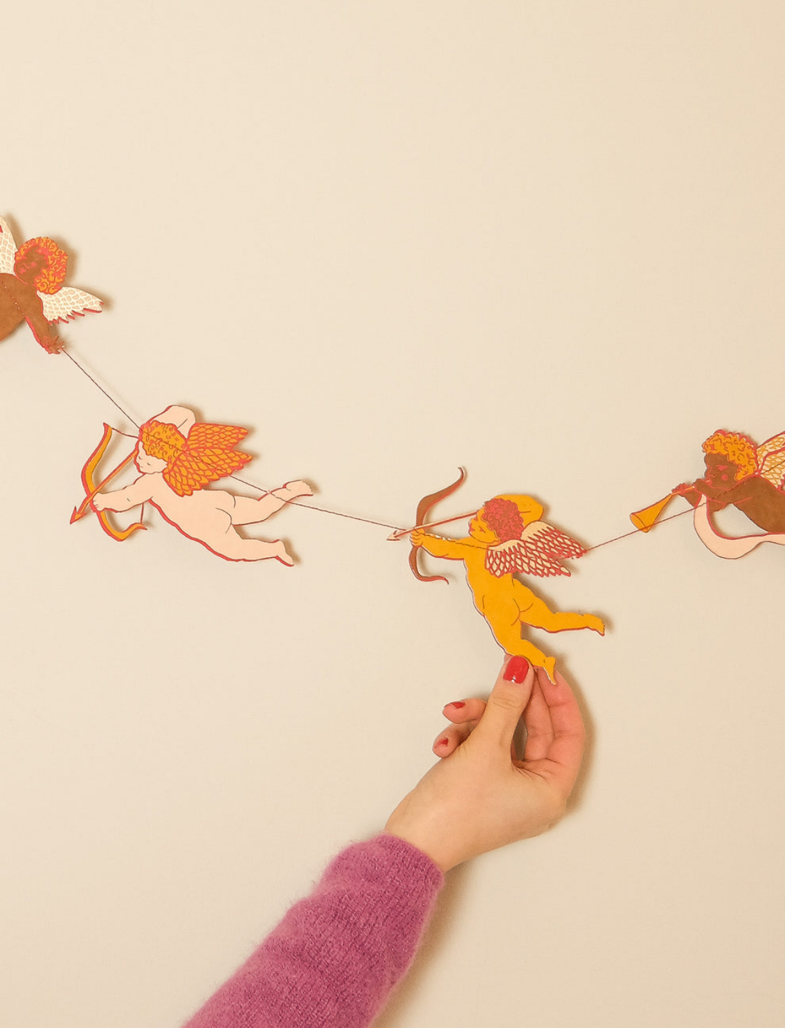 גרילנדת נייר תפורה Cupid
