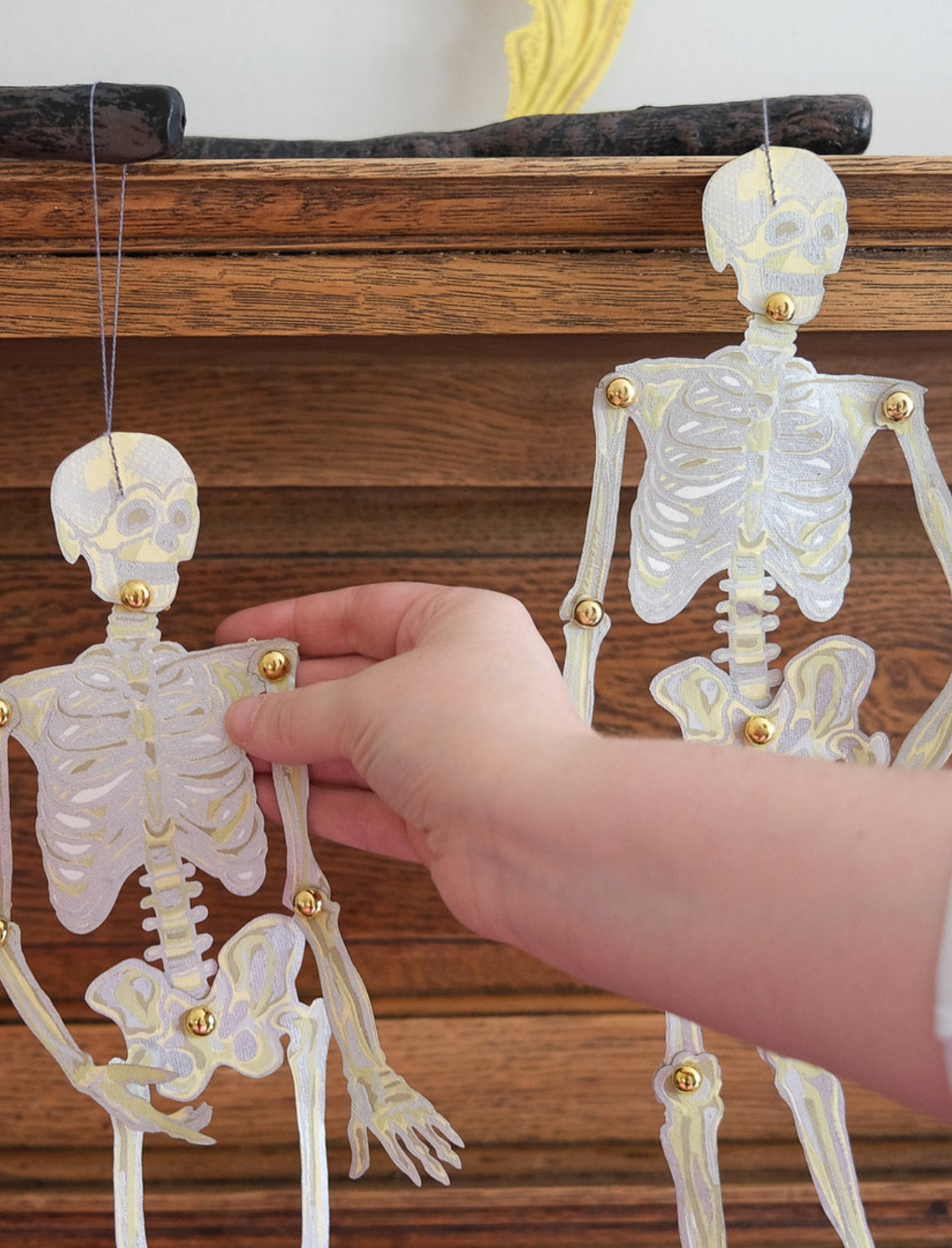 קישוטי נייר לתלייה Dancing Skeletons