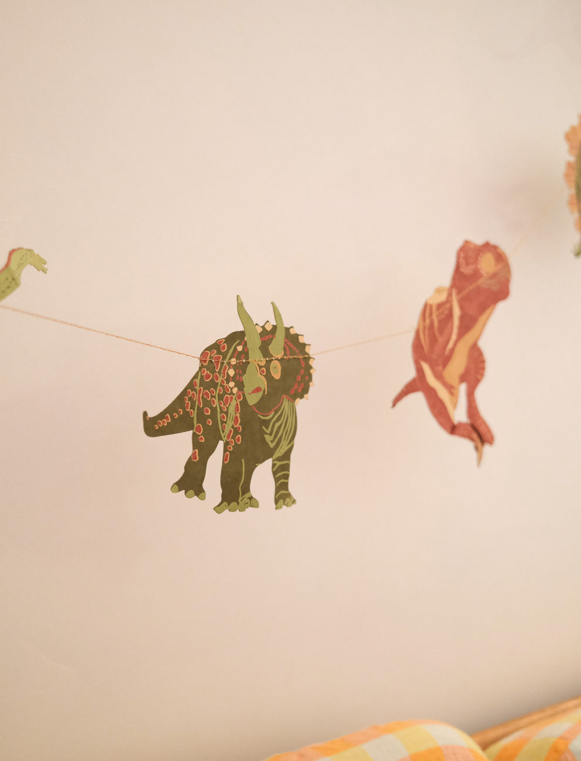 גרילנדת נייר תפורה Dinosaurs