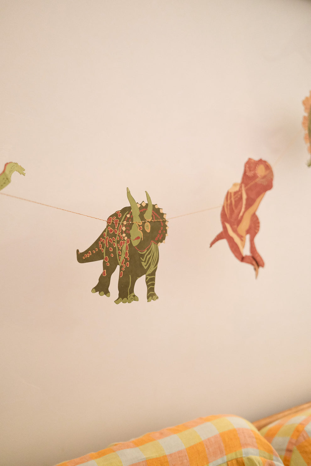 גרילנדת נייר תפורה Dinosaurs