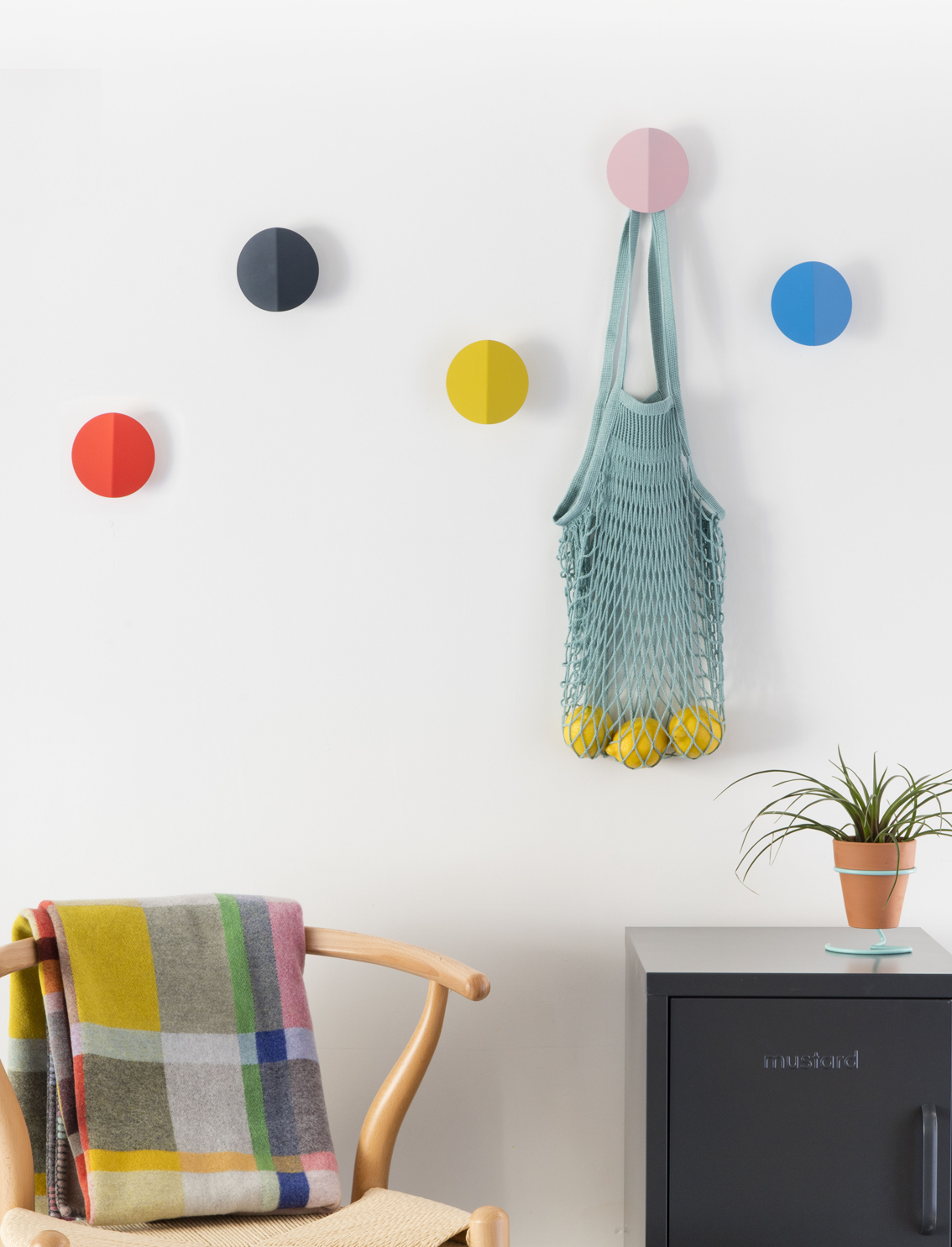 Almost Perfect - מתלה לקיר Fold Red