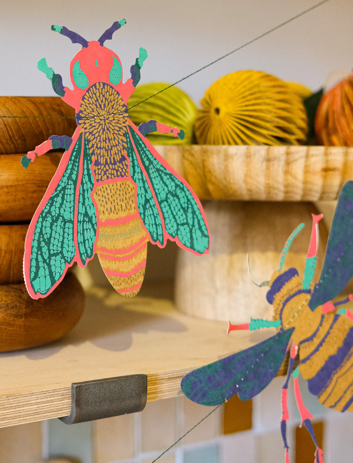 גרילנדת נייר תפורה Insects