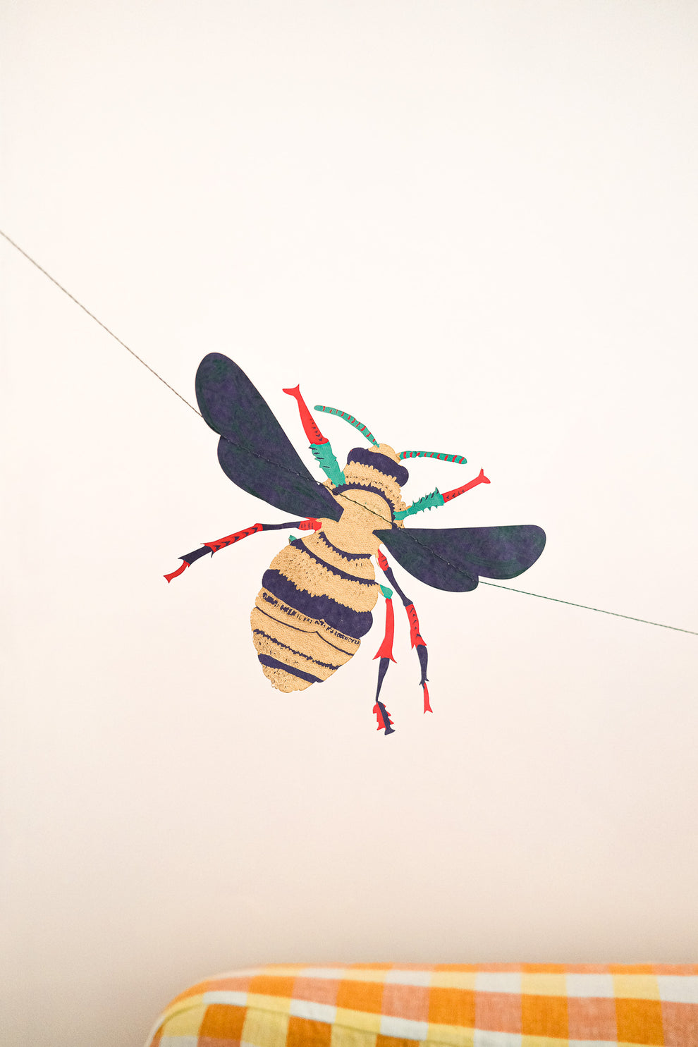 גרילנדת נייר תפורה Insects