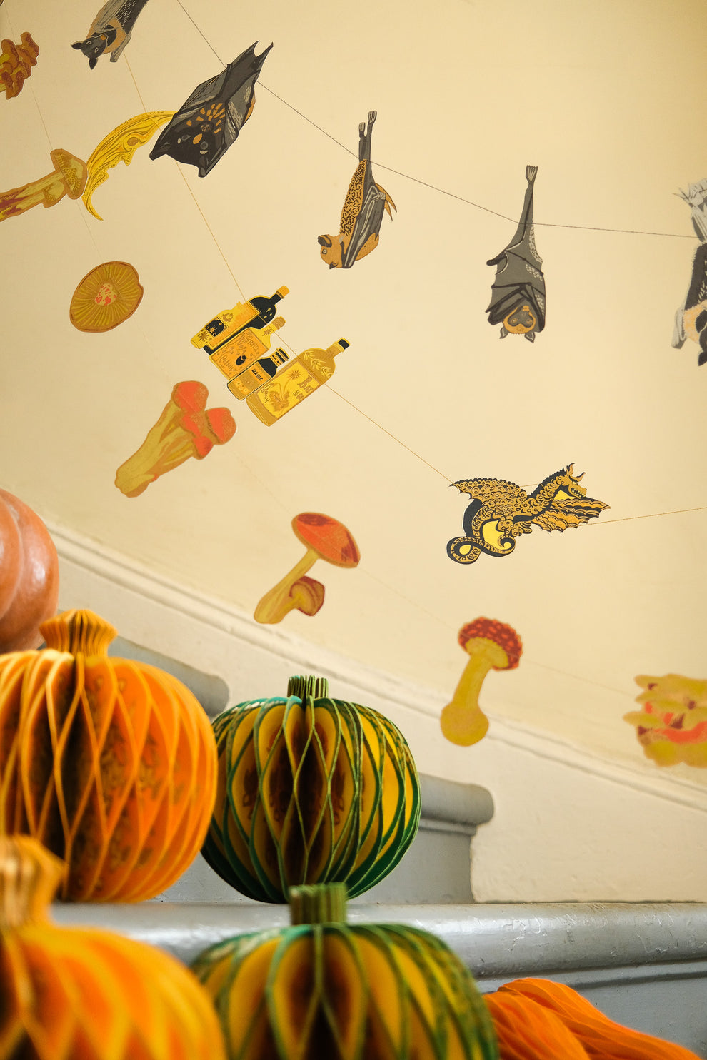 גרילנדת נייר תפורה Samhain
