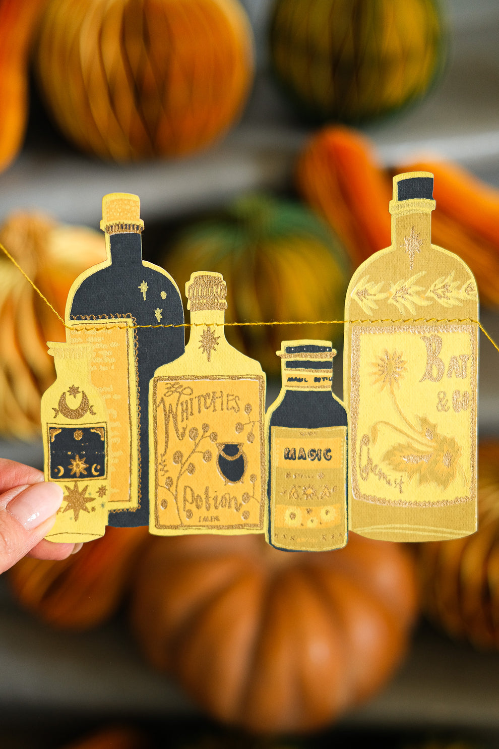 גרילנדת נייר תפורה Samhain
