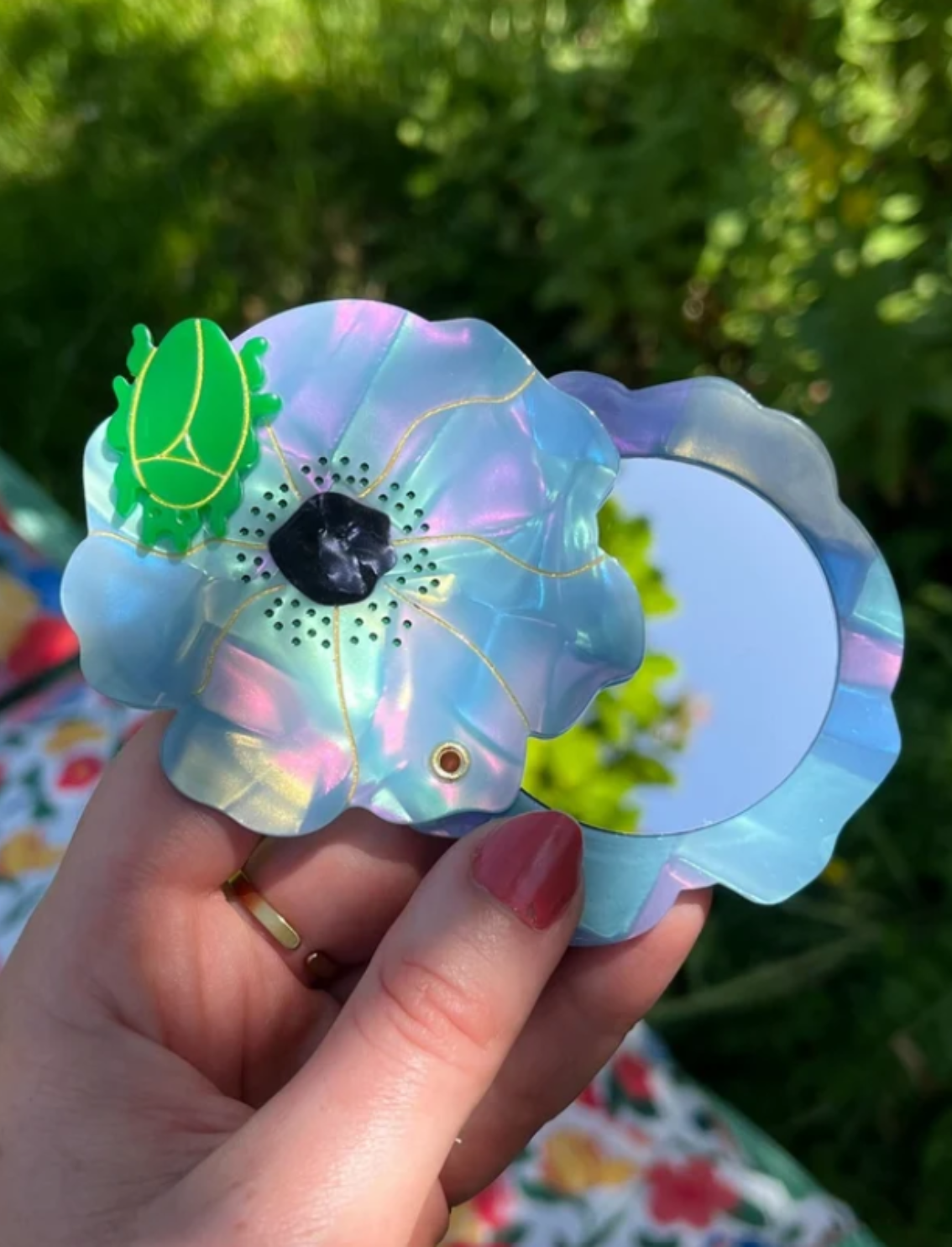 מראת כיס Flower & Beetle