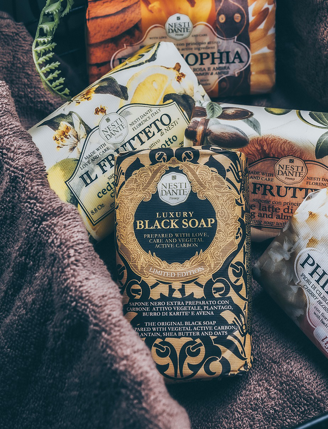 סבון Luxury Black עם פחם פעיל וחמאת שיאה