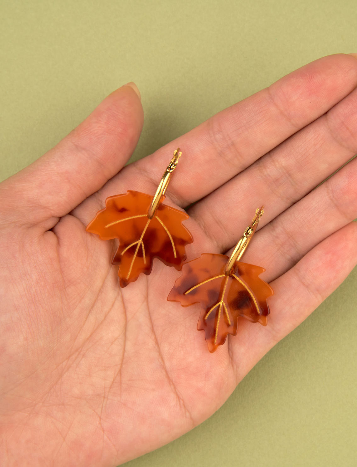 זוג עגילים תלויים Maple Leaf