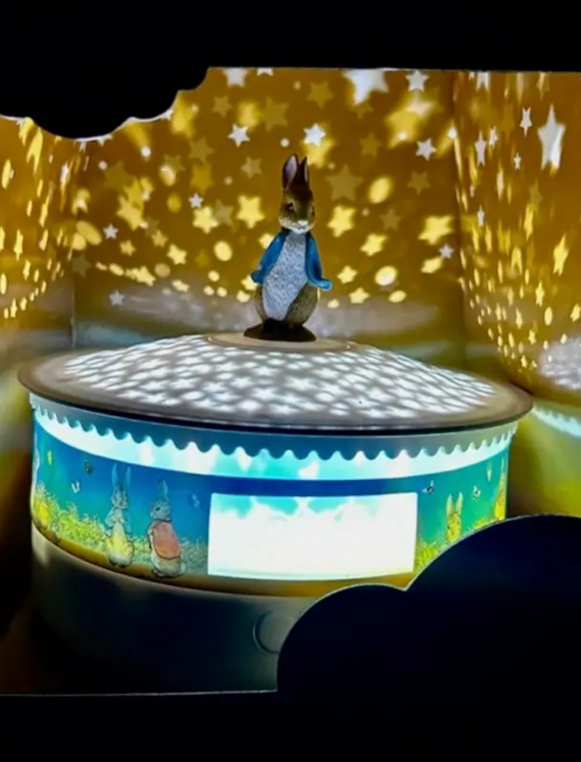 מנורה מנגנת ומקרן כוכבים Peter Rabbit