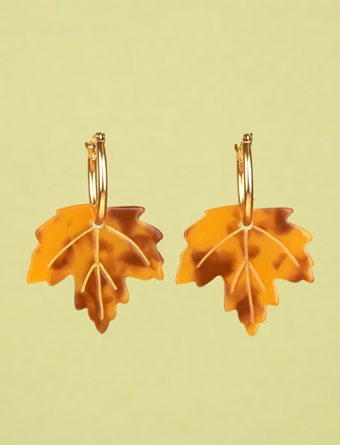 זוג עגילים תלויים Maple Leaf
