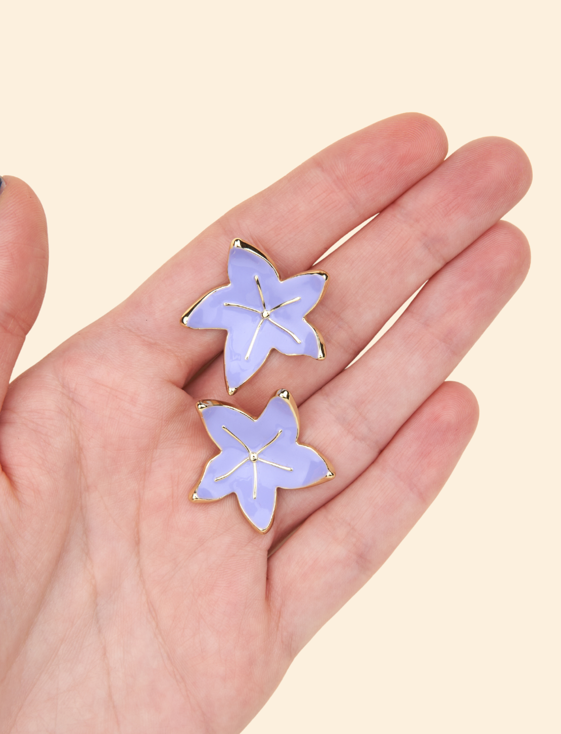 זוג עגילים צמודים Bellflower