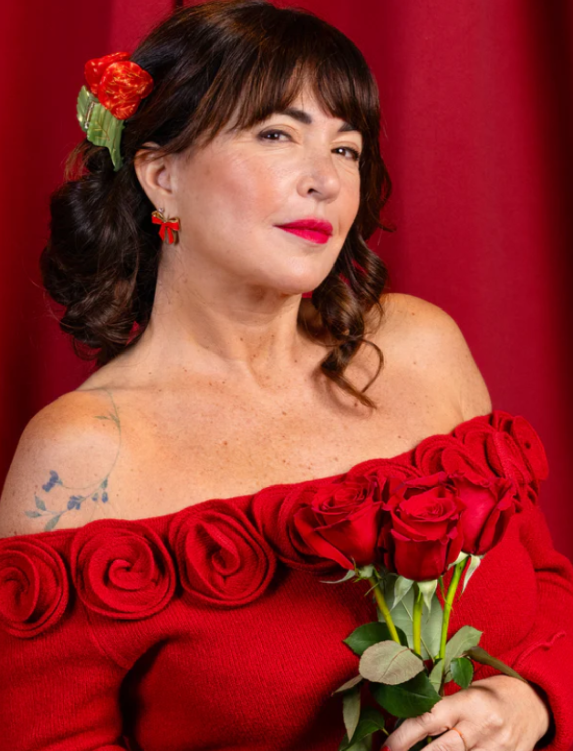 זוג עגילים צמודים Red Bow