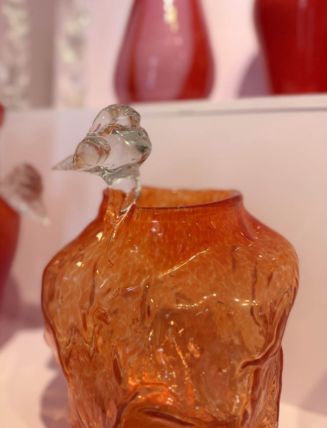 ואזת זכוכית Bird on an Orange Rock