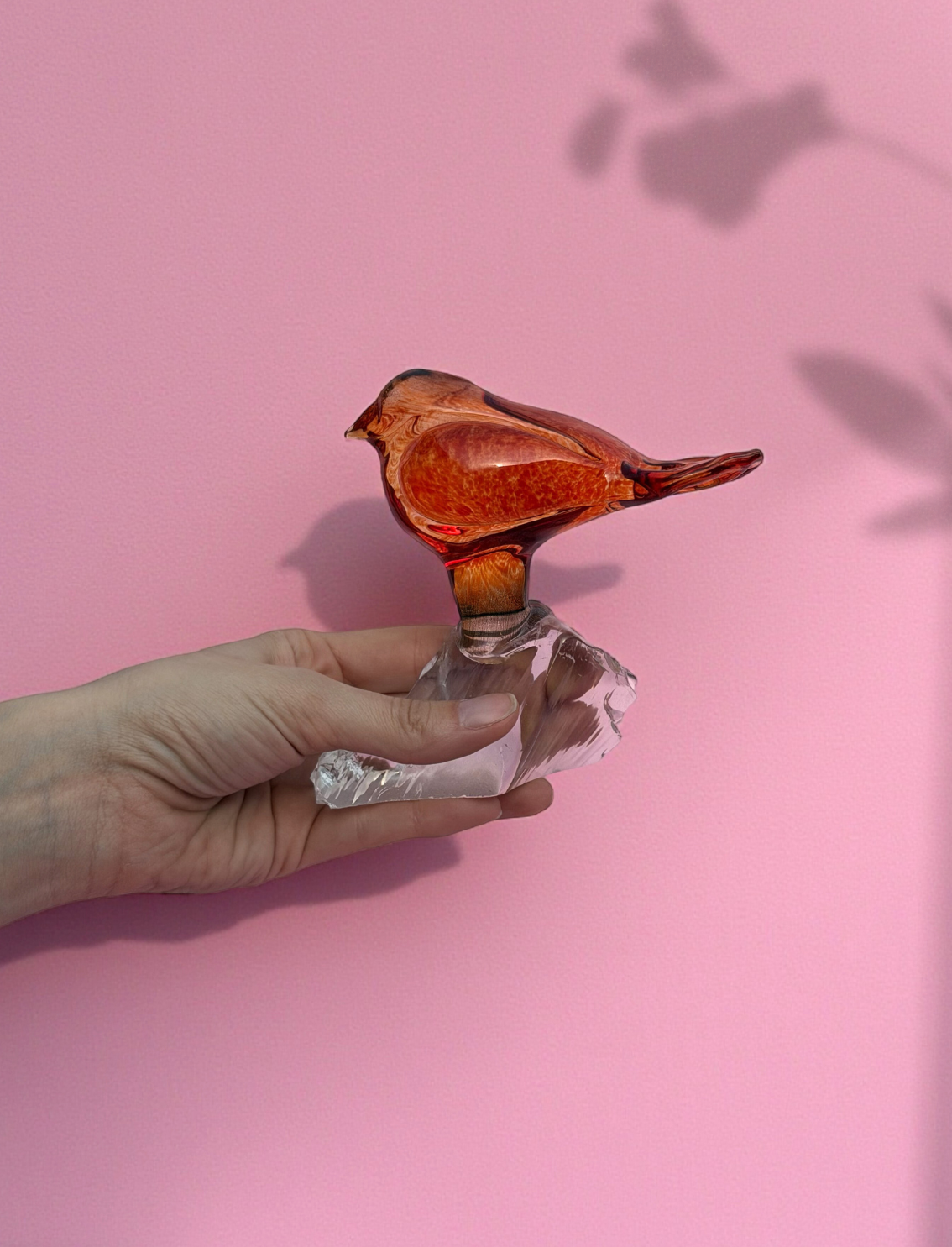 פסל זכוכית Red Bird On A Rock C