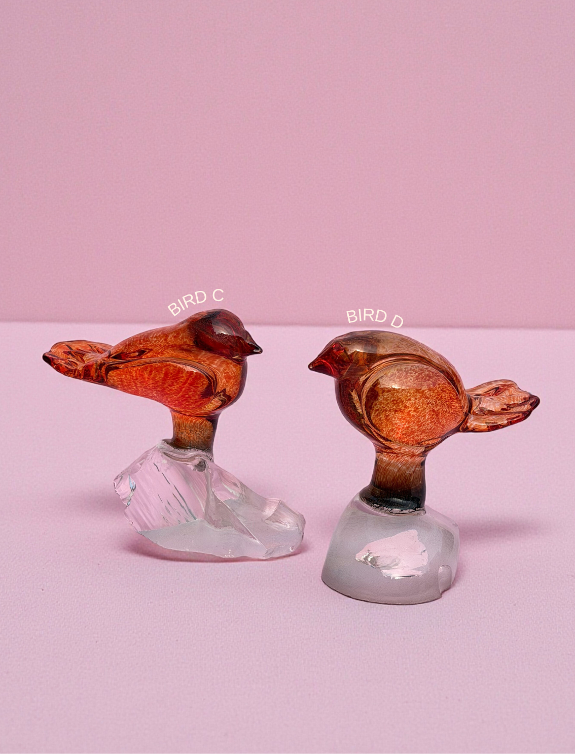 פסל זכוכית Red Bird On A Rock C