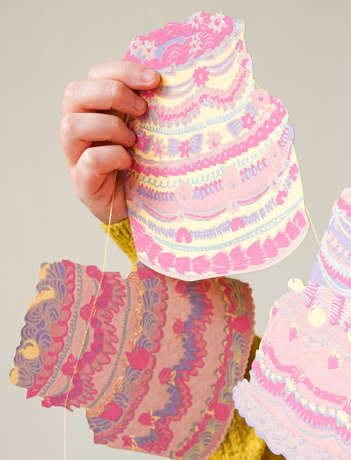 גרילנדת נייר תפורה Celebration Cakes