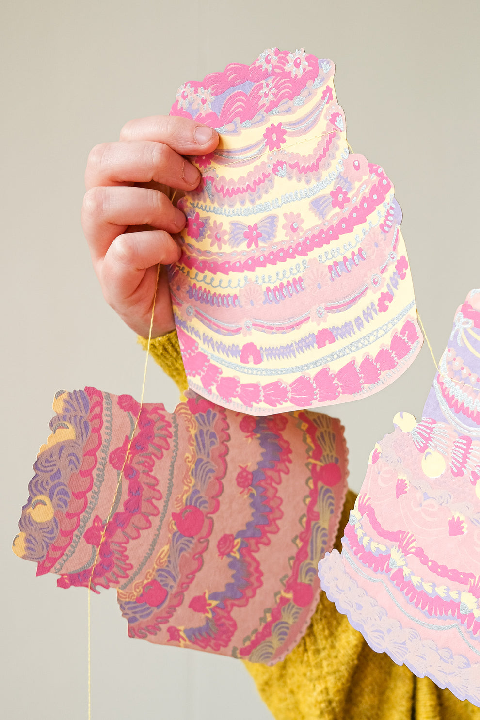 גרילנדת נייר תפורה Celebration Cakes
