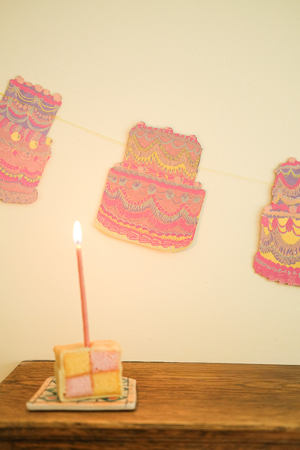 גרילנדת נייר תפורה Celebration Cakes