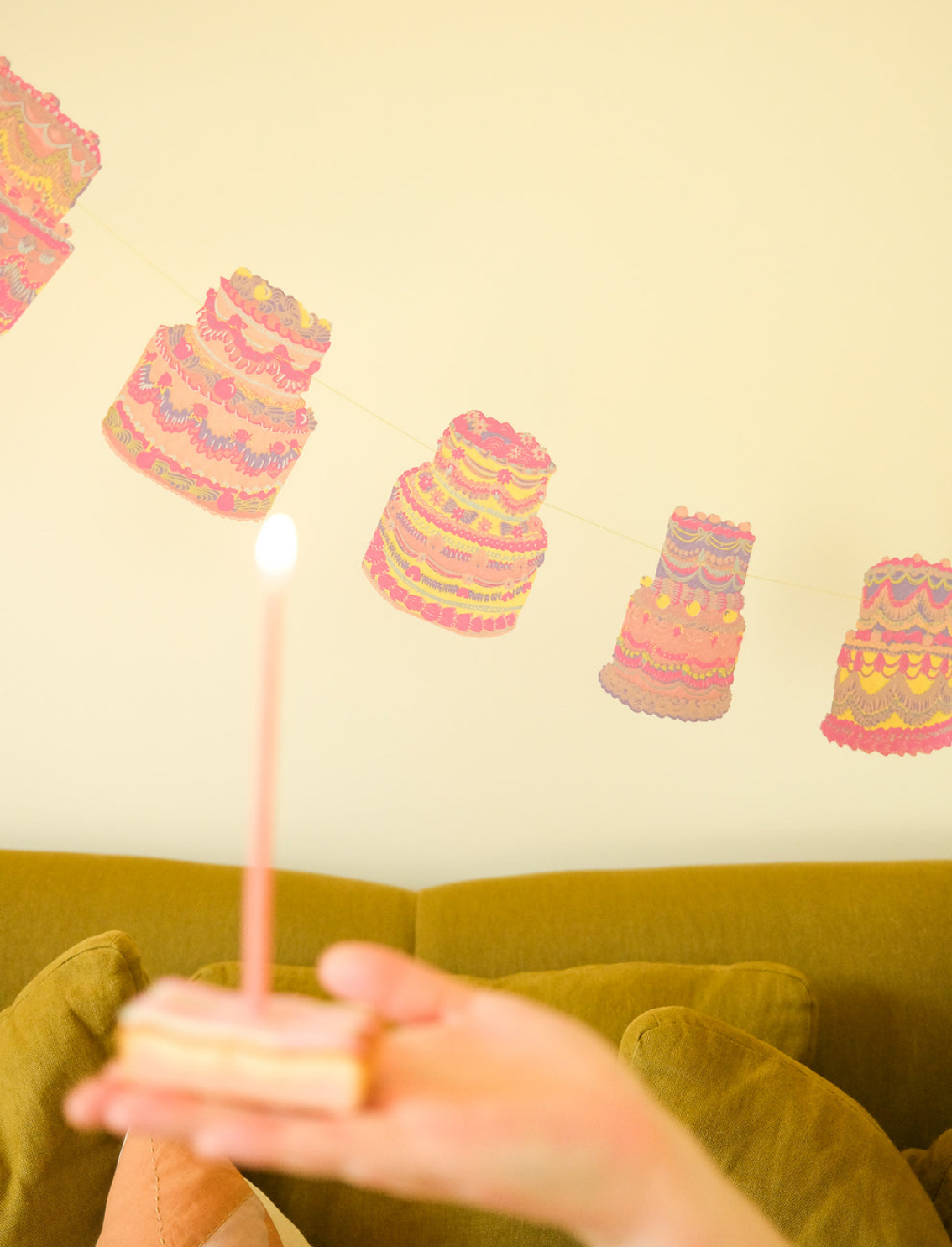גרילנדת נייר תפורה Celebration Cakes