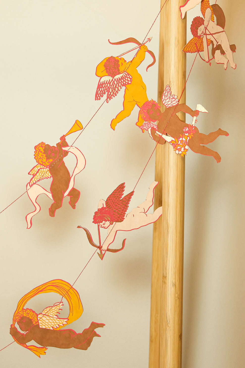 גרילנדת נייר תפורה Cupid