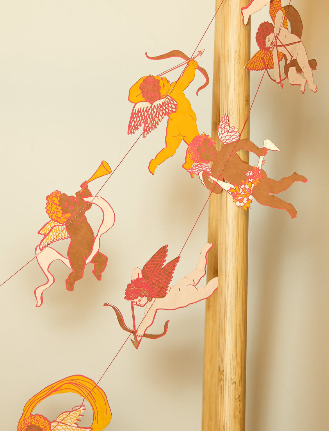 גרילנדת נייר תפורה Cupid