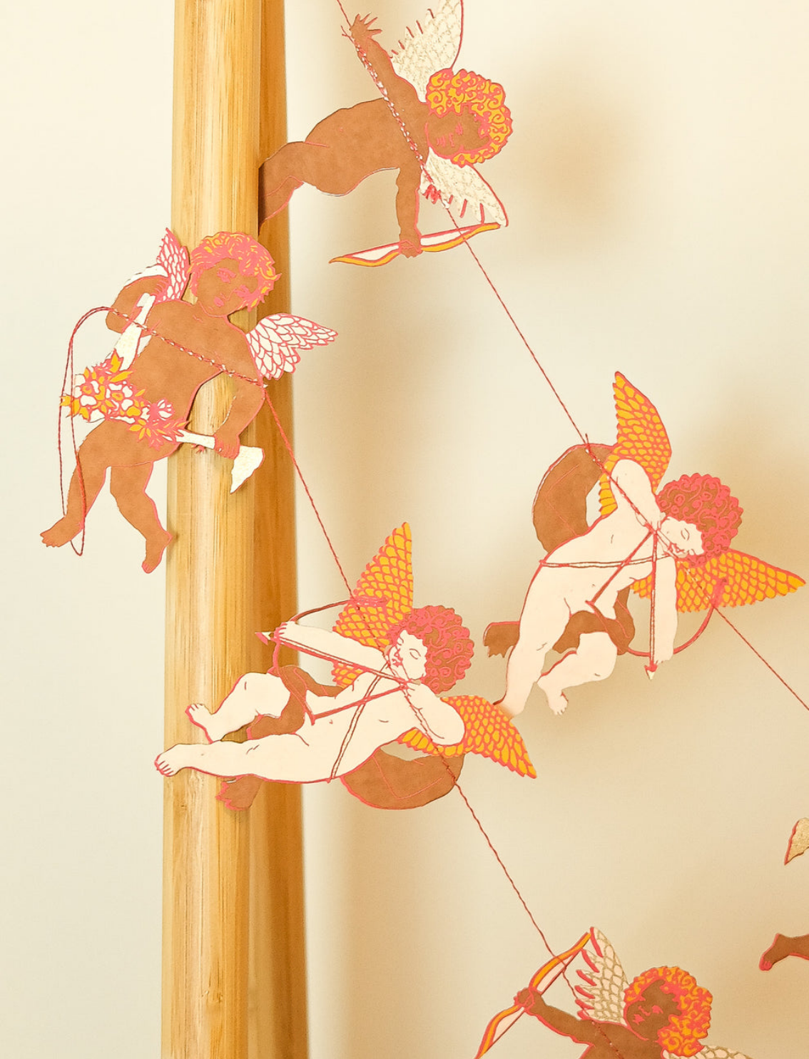 גרילנדת נייר תפורה Cupid