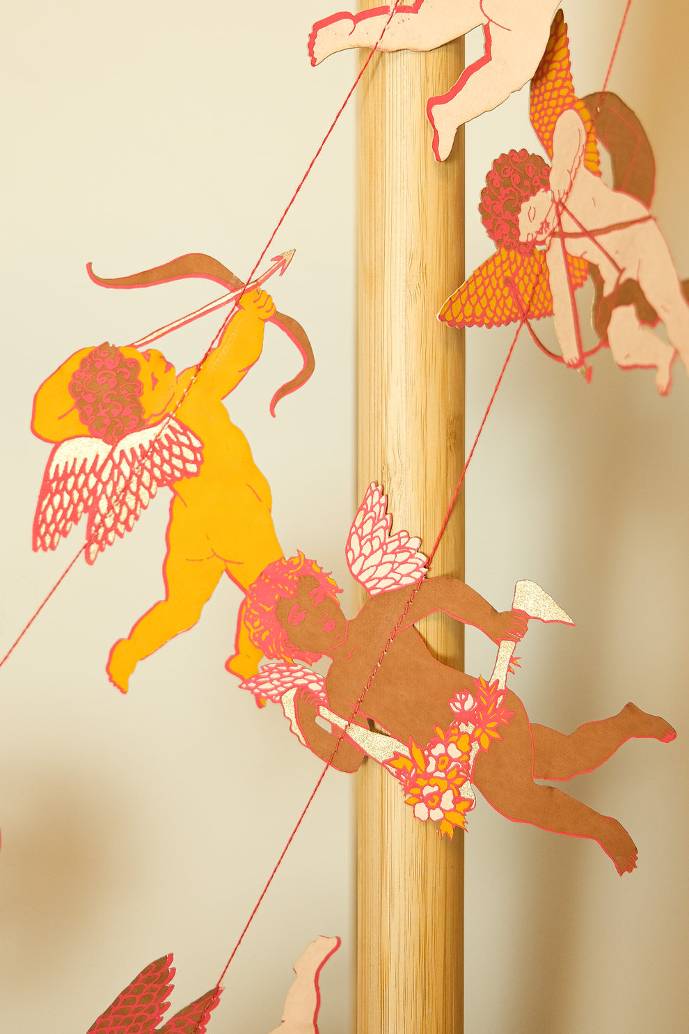 גרילנדת נייר תפורה Cupid