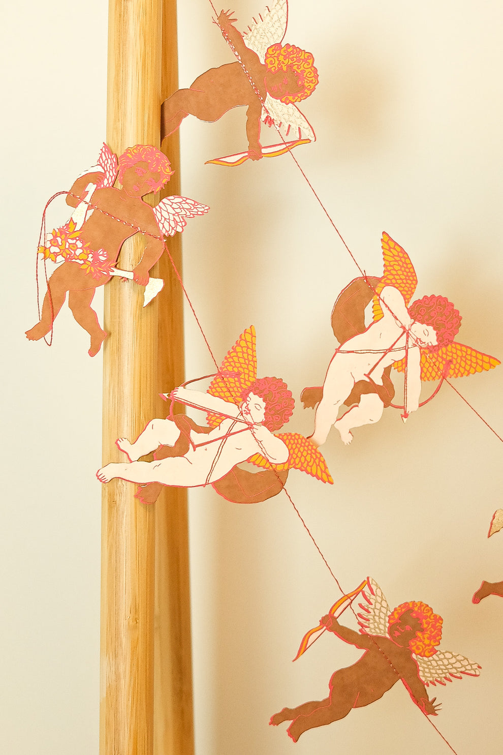 גרילנדת נייר תפורה Cupid