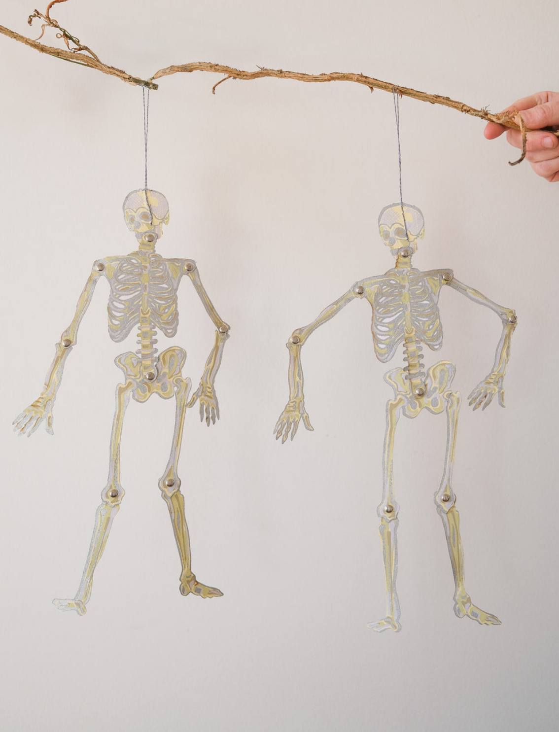 קישוטי נייר לתלייה Dancing Skeletons