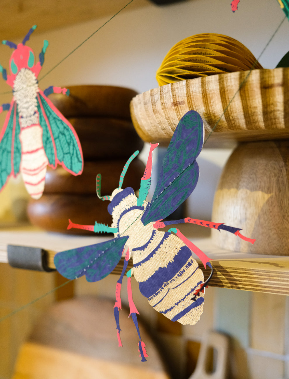 גרילנדת נייר תפורה Insects