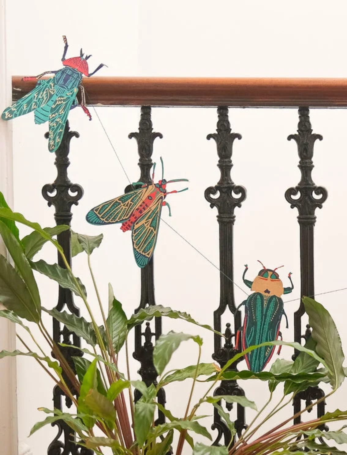 גרילנדת נייר תפורה Insects