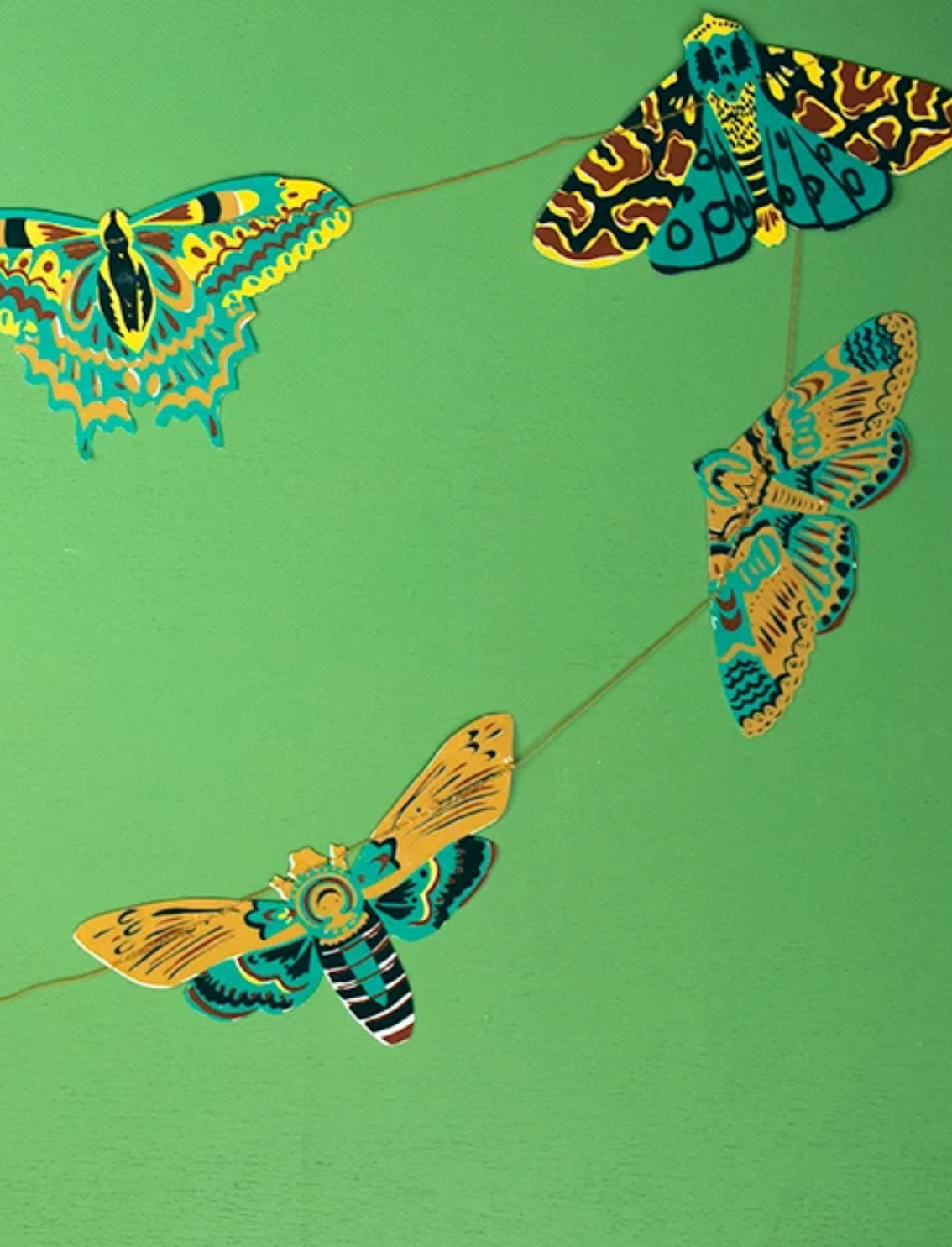 גרילנדת נייר תפורה Moths