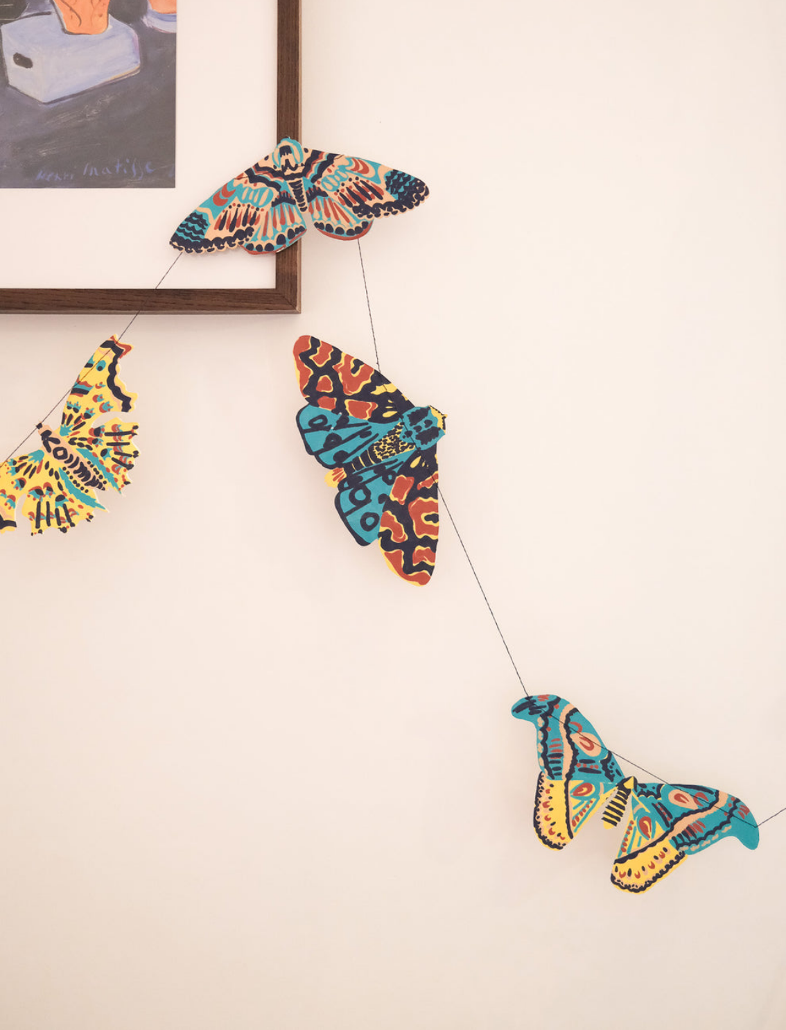 גרילנדת נייר תפורה Moths