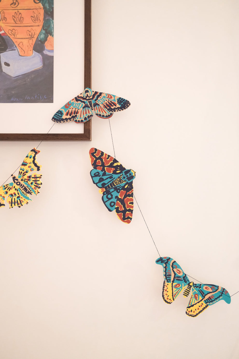 גרילנדת נייר תפורה Moths
