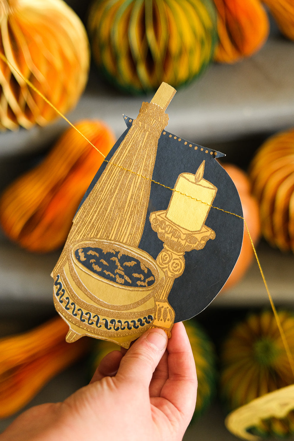גרילנדת נייר תפורה Samhain