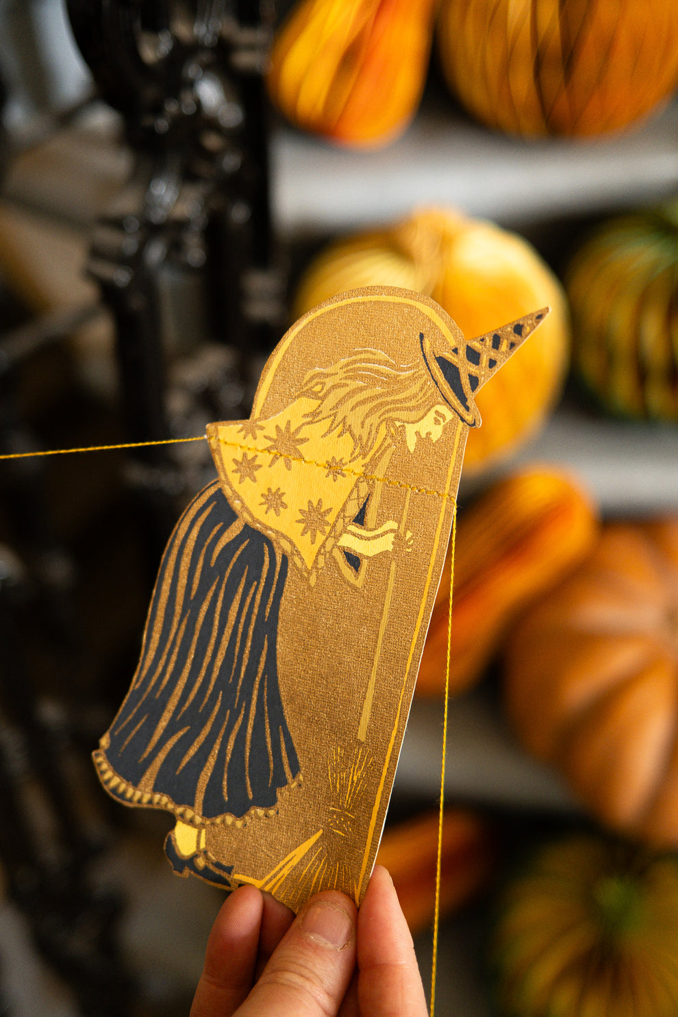 גרילנדת נייר תפורה Samhain