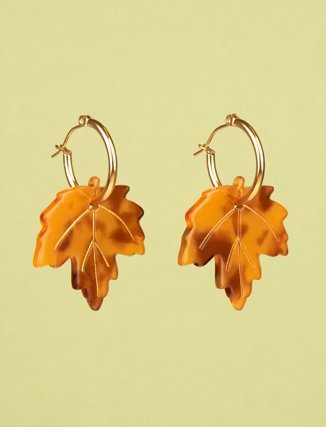 זוג עגילים תלויים Maple Leaf